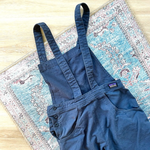 Patagonia Stand Up Cropped Overalls in Smolder Blue | Size 2 - Picture 4 of 6